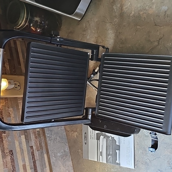 Bella Panini Grill - Picture 11 of 12
